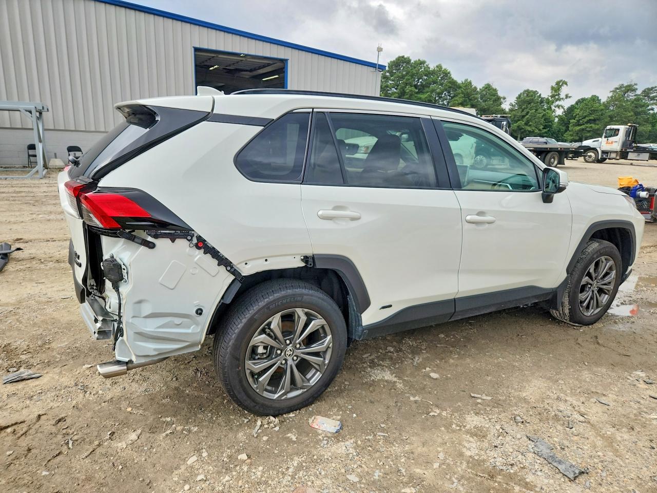 2022 TOYOTA RAV4 XLE PREMIUM — снимка 3
