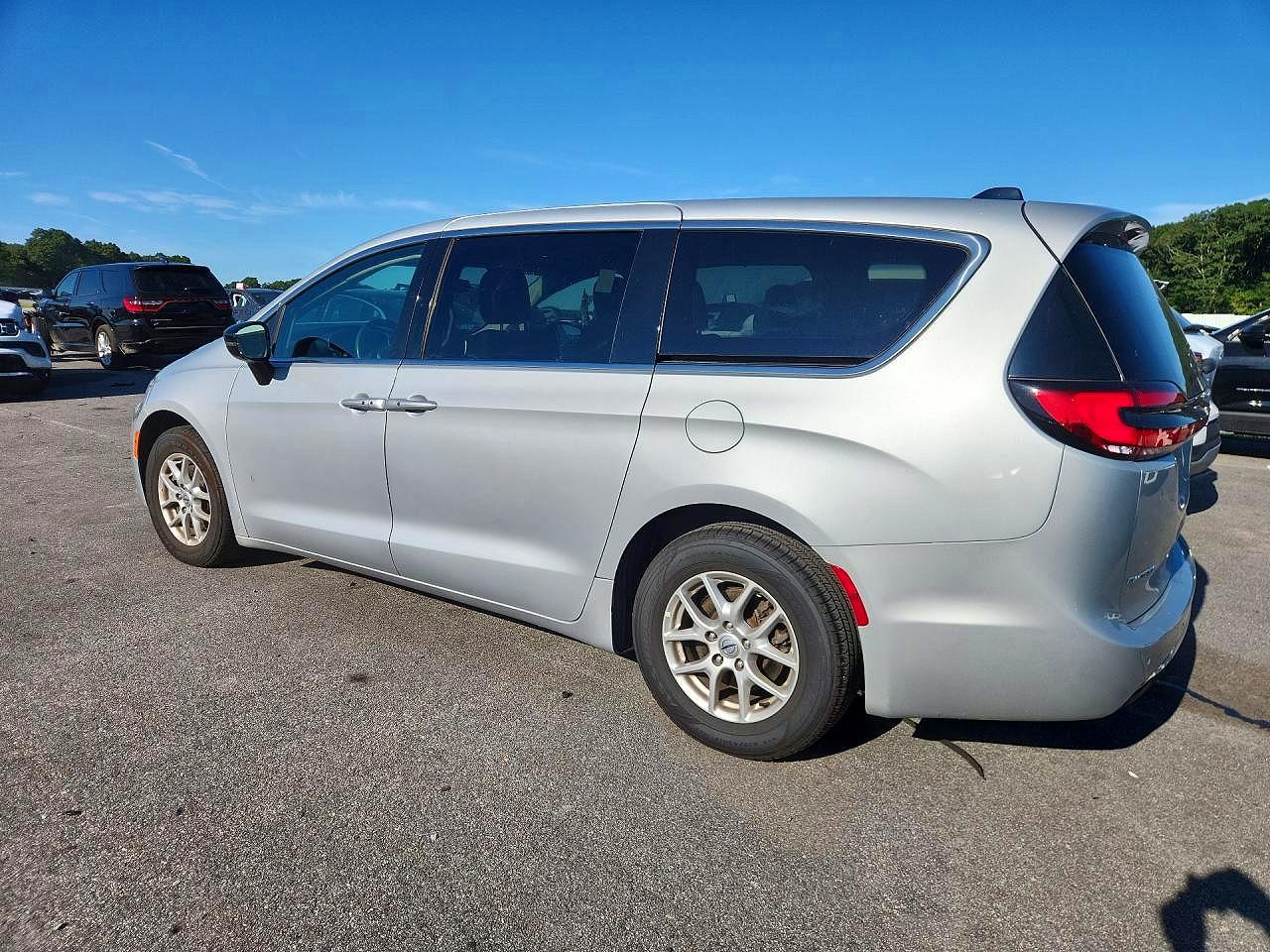 2024 CHRYSLER PACIFICA TOURING L — снимка 2
