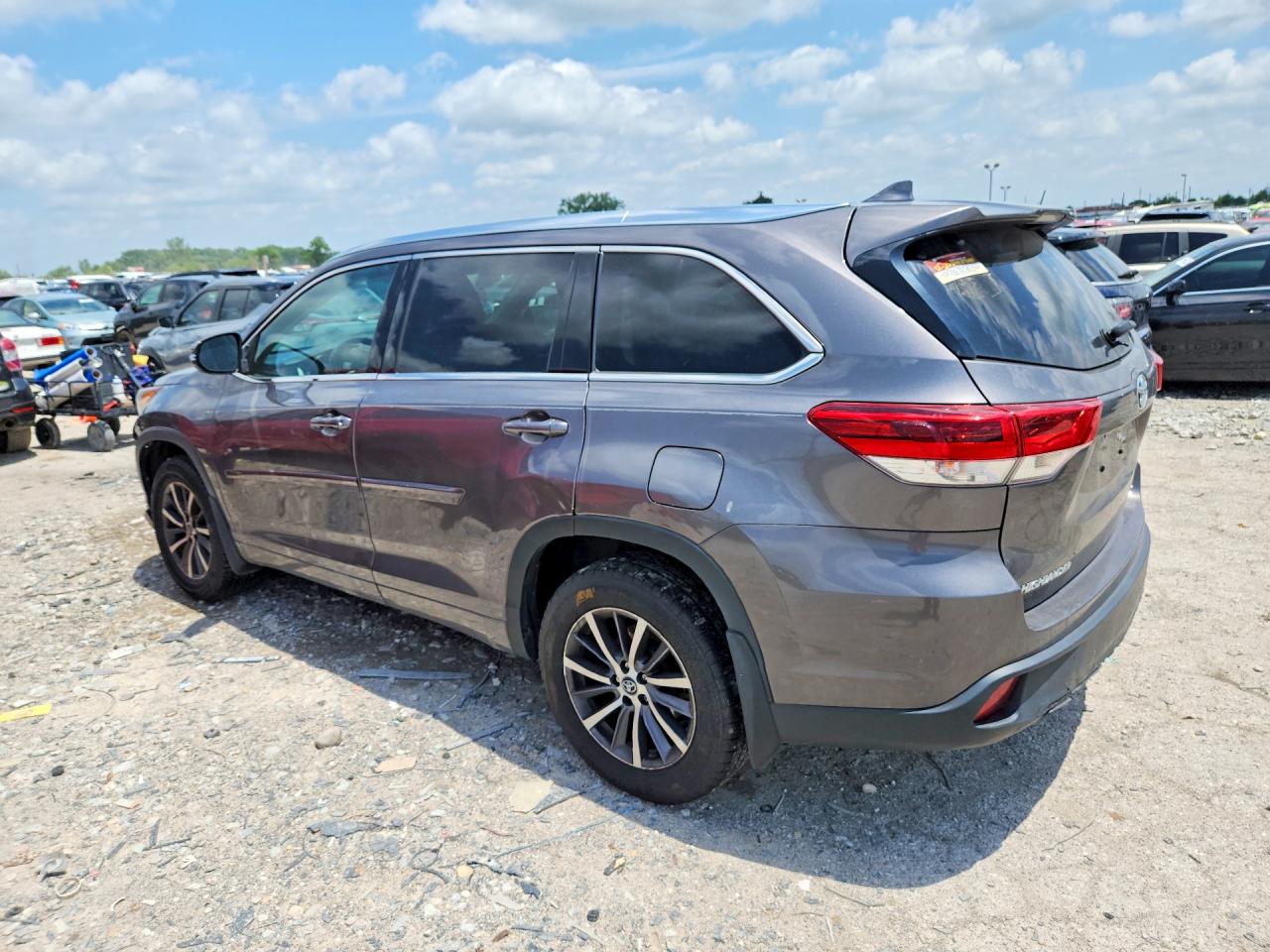 2017 TOYOTA HIGHLANDER XLE — снимка 2
