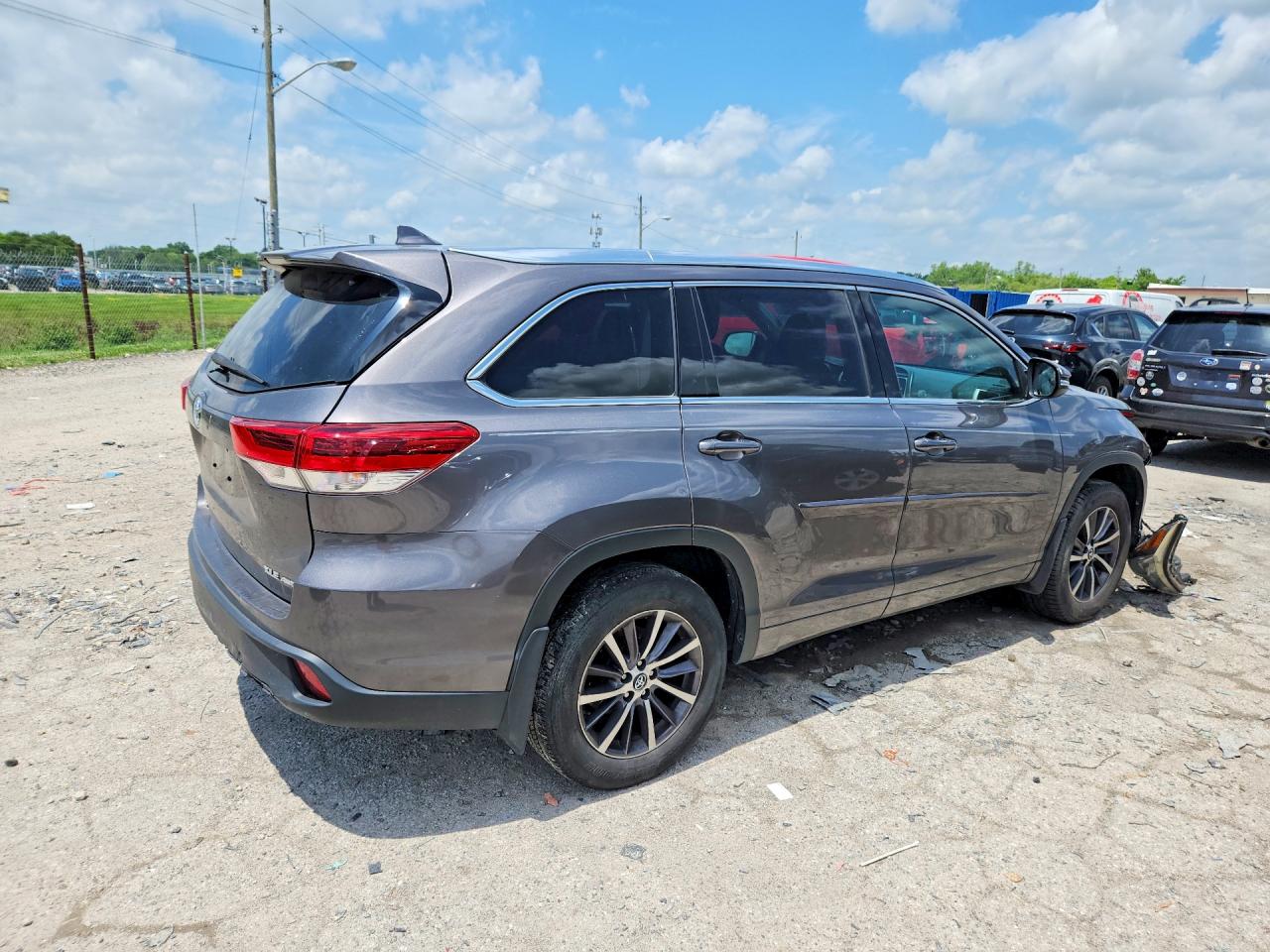 2017 TOYOTA HIGHLANDER XLE — снимка 3