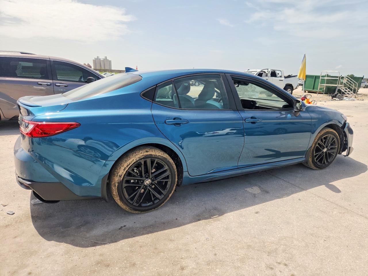 2025 TOYOTA CAMRY SE — снимка 3