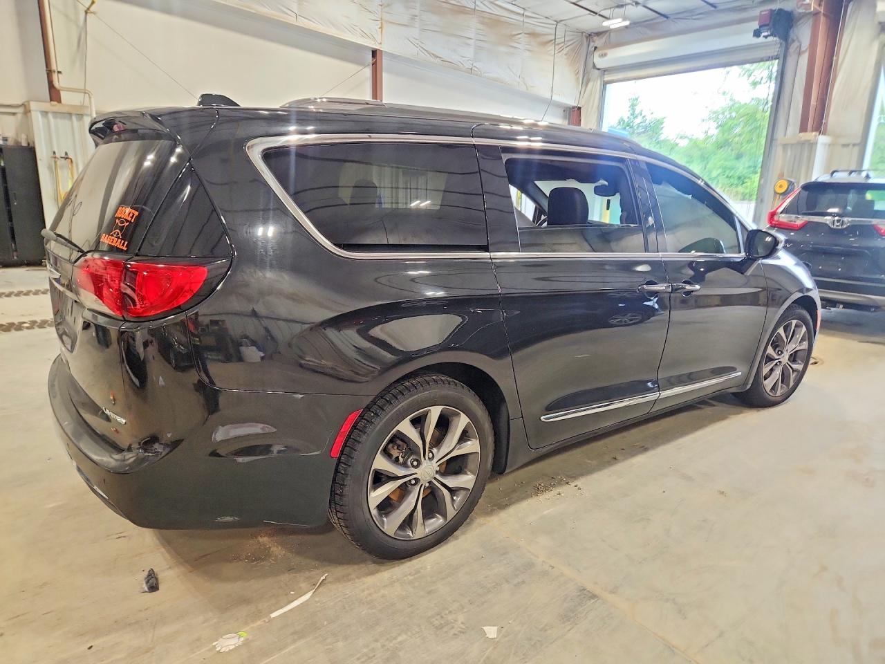 2017 CHRYSLER PACIFICA LIMITED — снимка 3