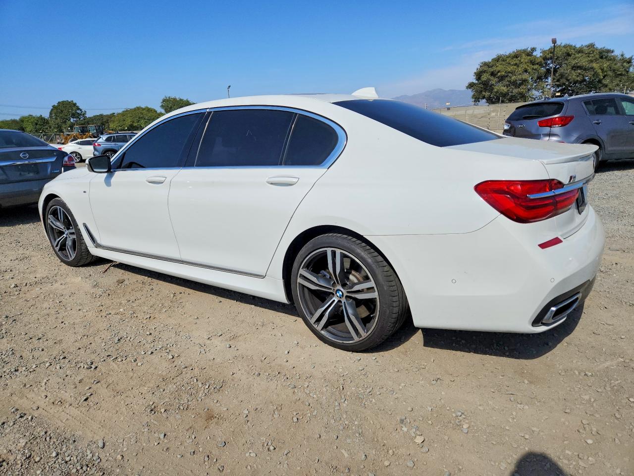 2017 BMW 750 I — снимка 2