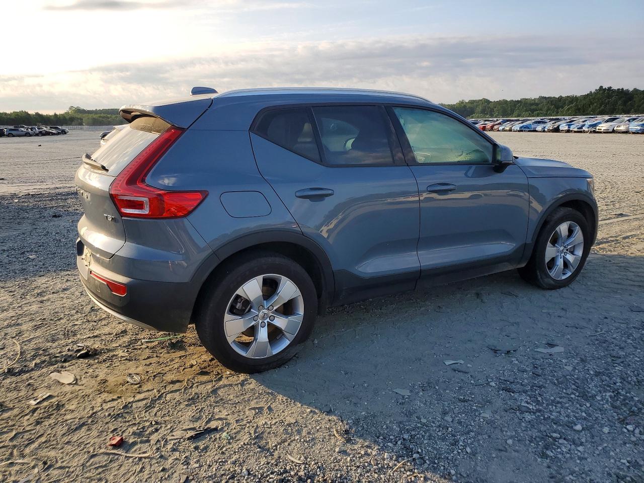 2021 VOLVO XC40 T5 MOMENTUM — снимка 3