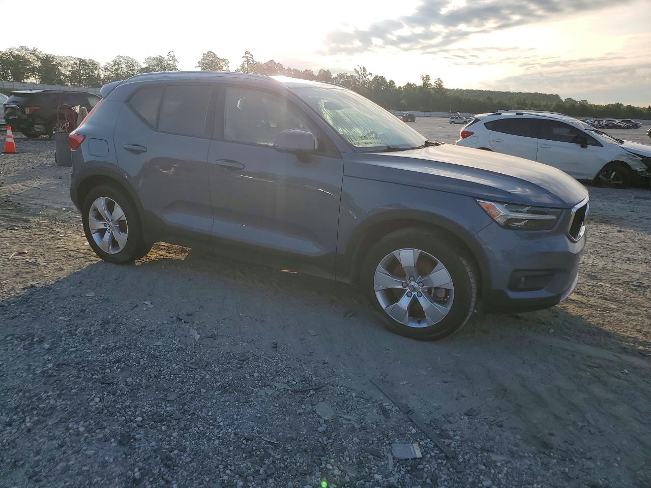 2021 VOLVO XC40 T5 MOMENTUM — снимка 4