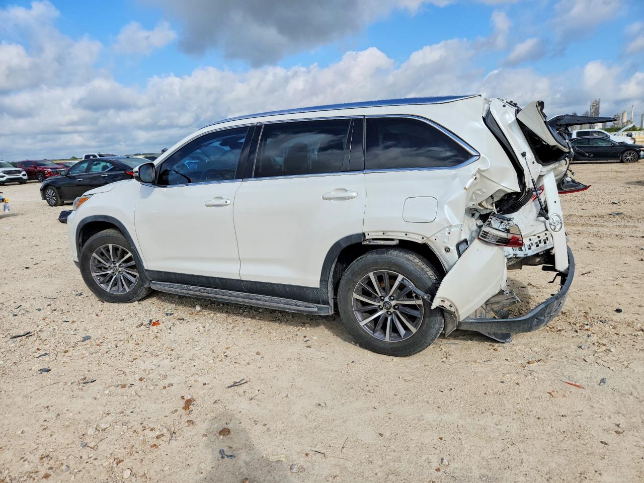 2019 TOYOTA HIGHLANDER XLE — снимка 2