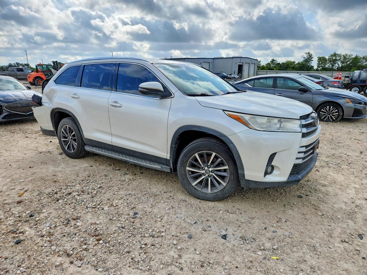 2019 TOYOTA HIGHLANDER XLE — снимка 4