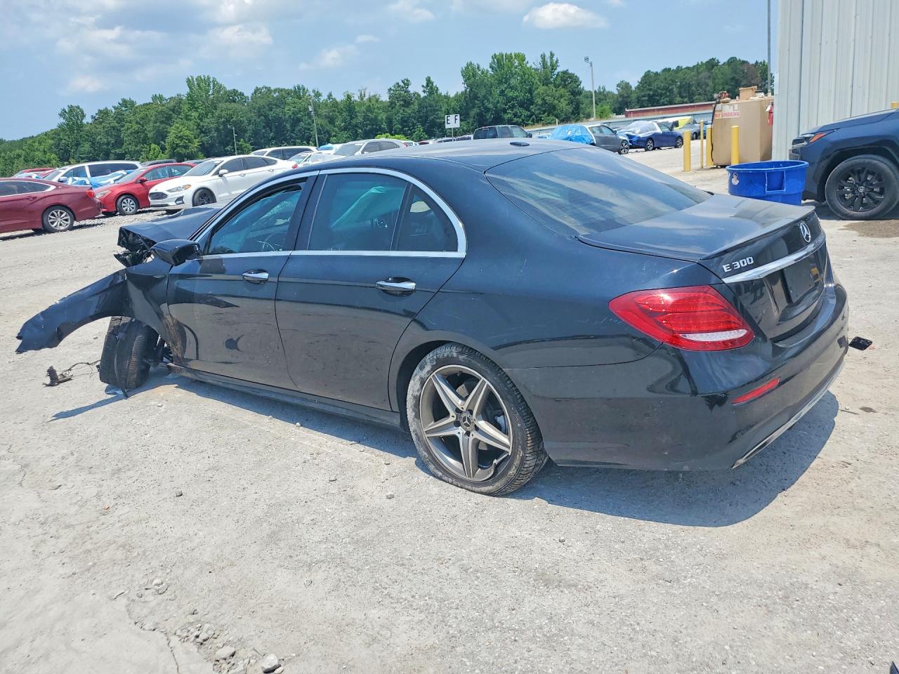 2017 MERCEDES-BENZ E 300 4MATIC — снимка 2