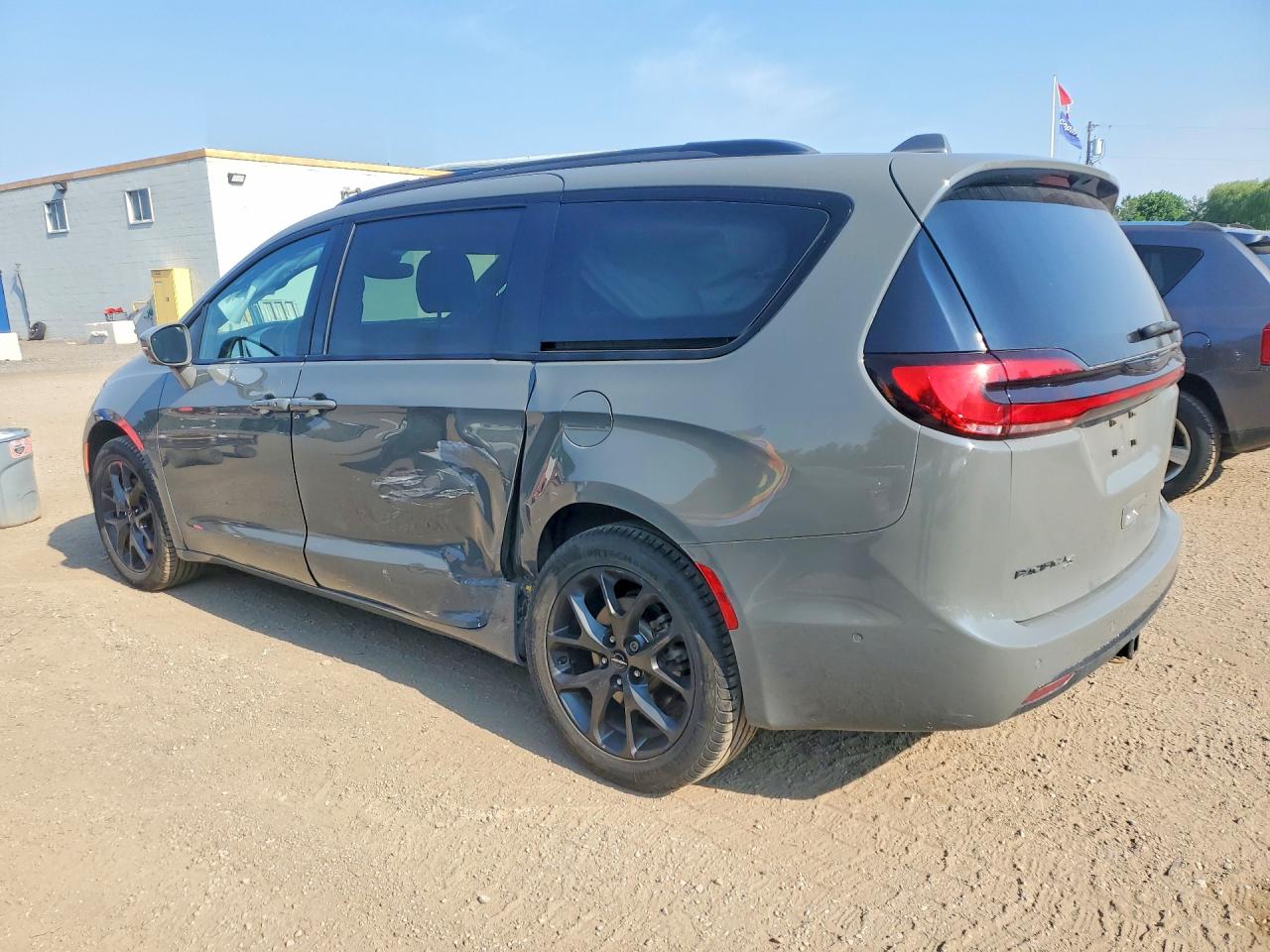 2021 CHRYSLER PACIFICA TOURING L — снимка 2