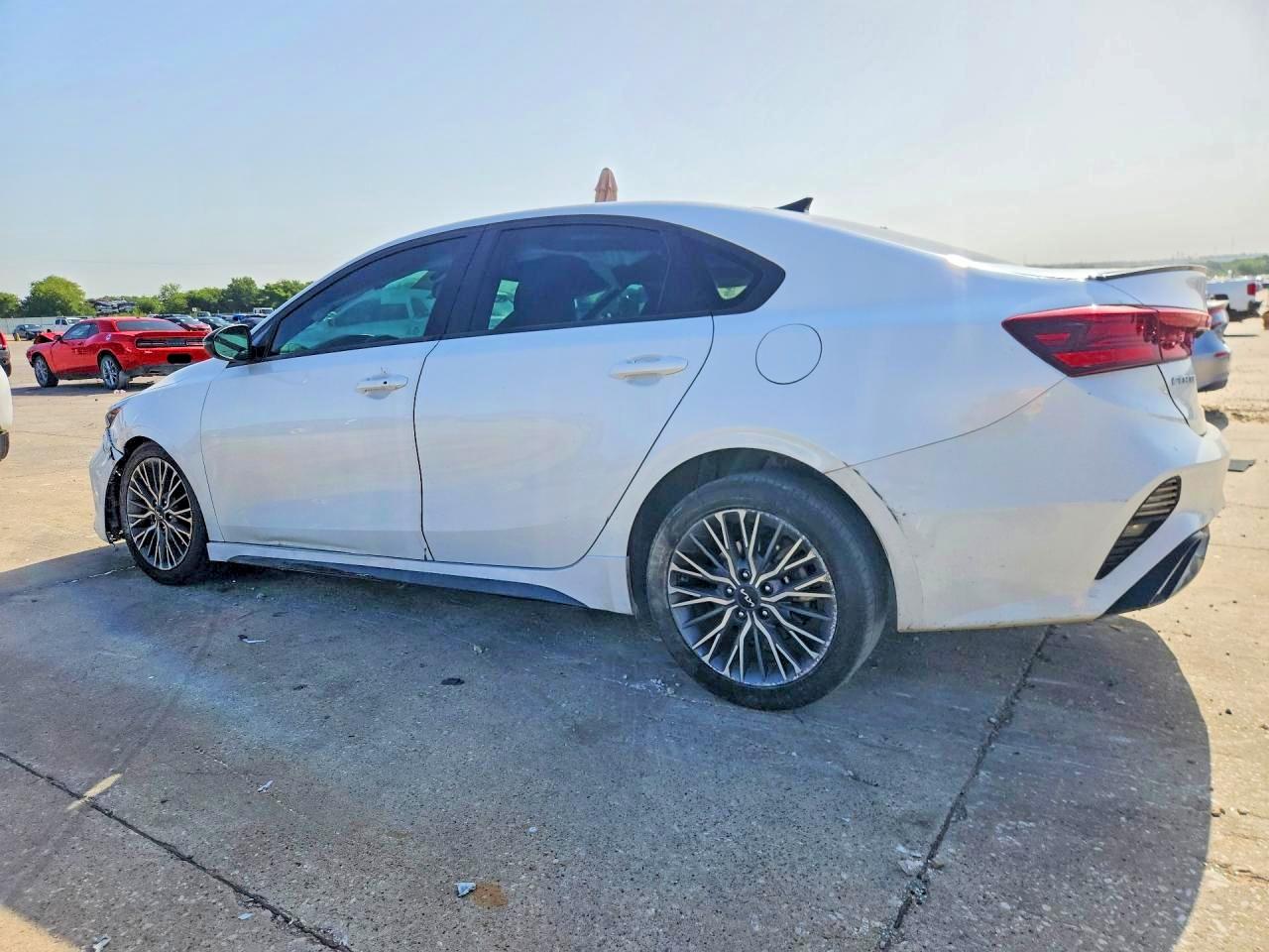 2023 KIA FORTE GT LINE — снимка 2