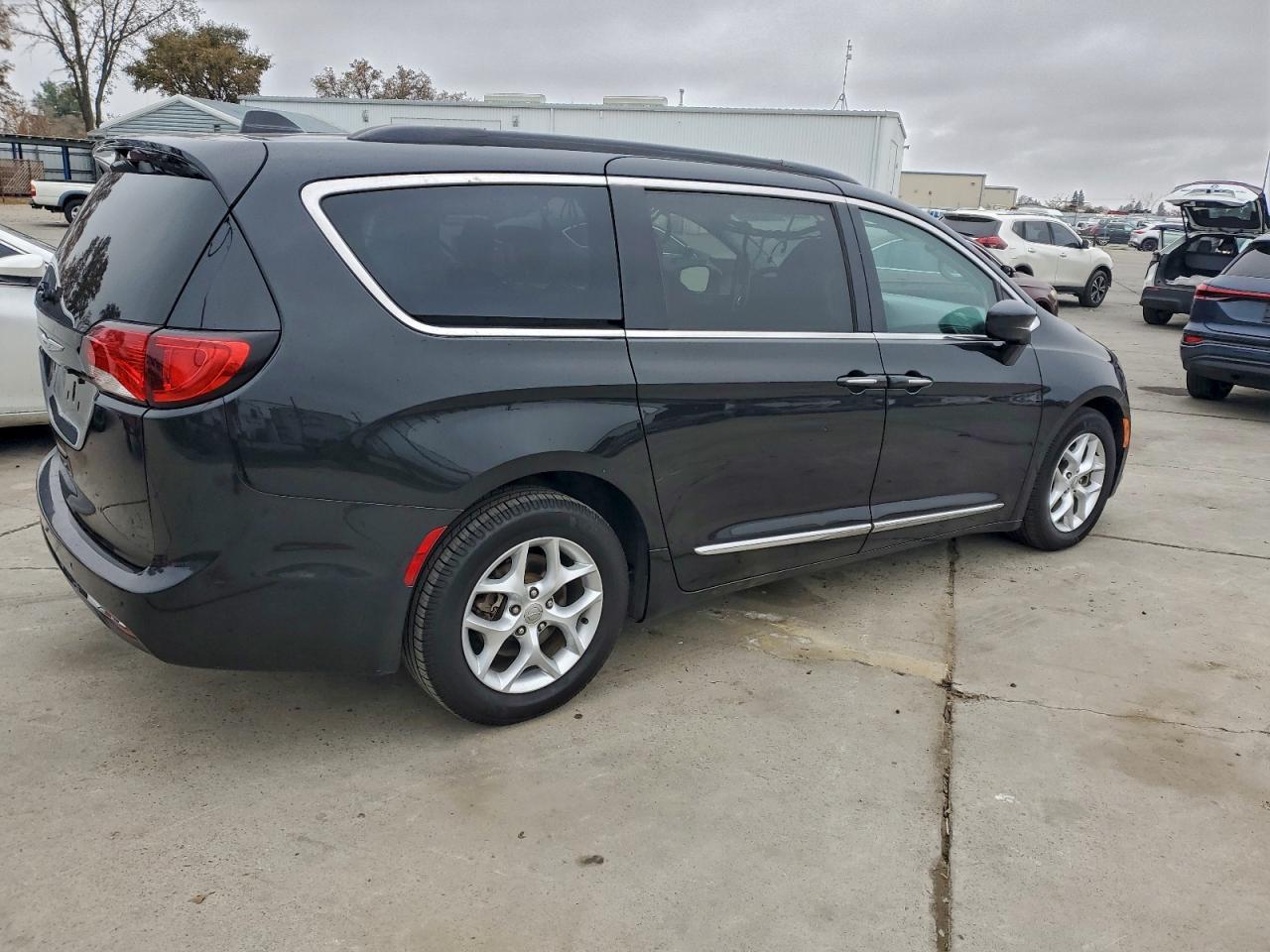2017 CHRYSLER PACIFICA TOURING L — снимка 3