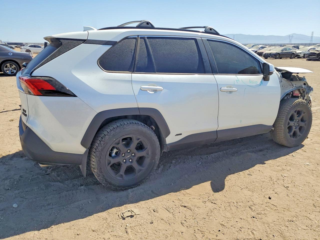 2024 TOYOTA RAV4 XLE PREMIUM — снимка 3