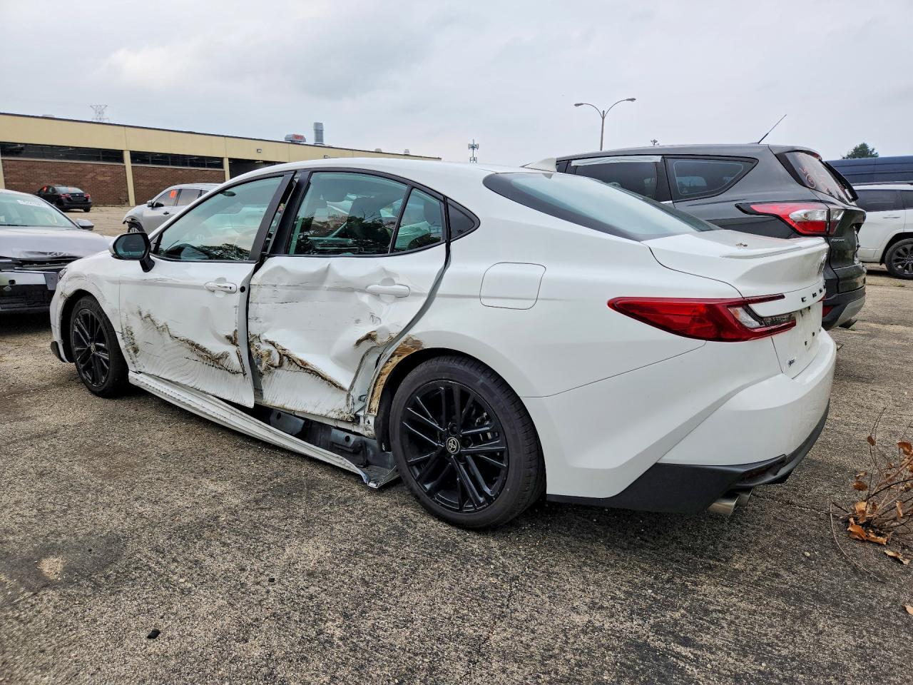 2025 TOYOTA CAMRY SE — снимка 2