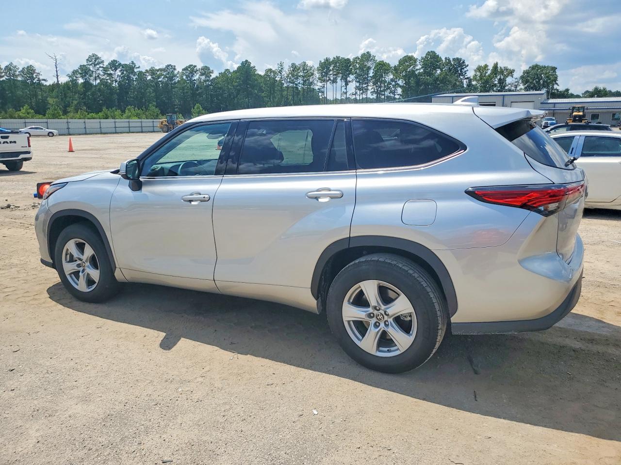 2021 TOYOTA HIGHLANDER L — снимка 2