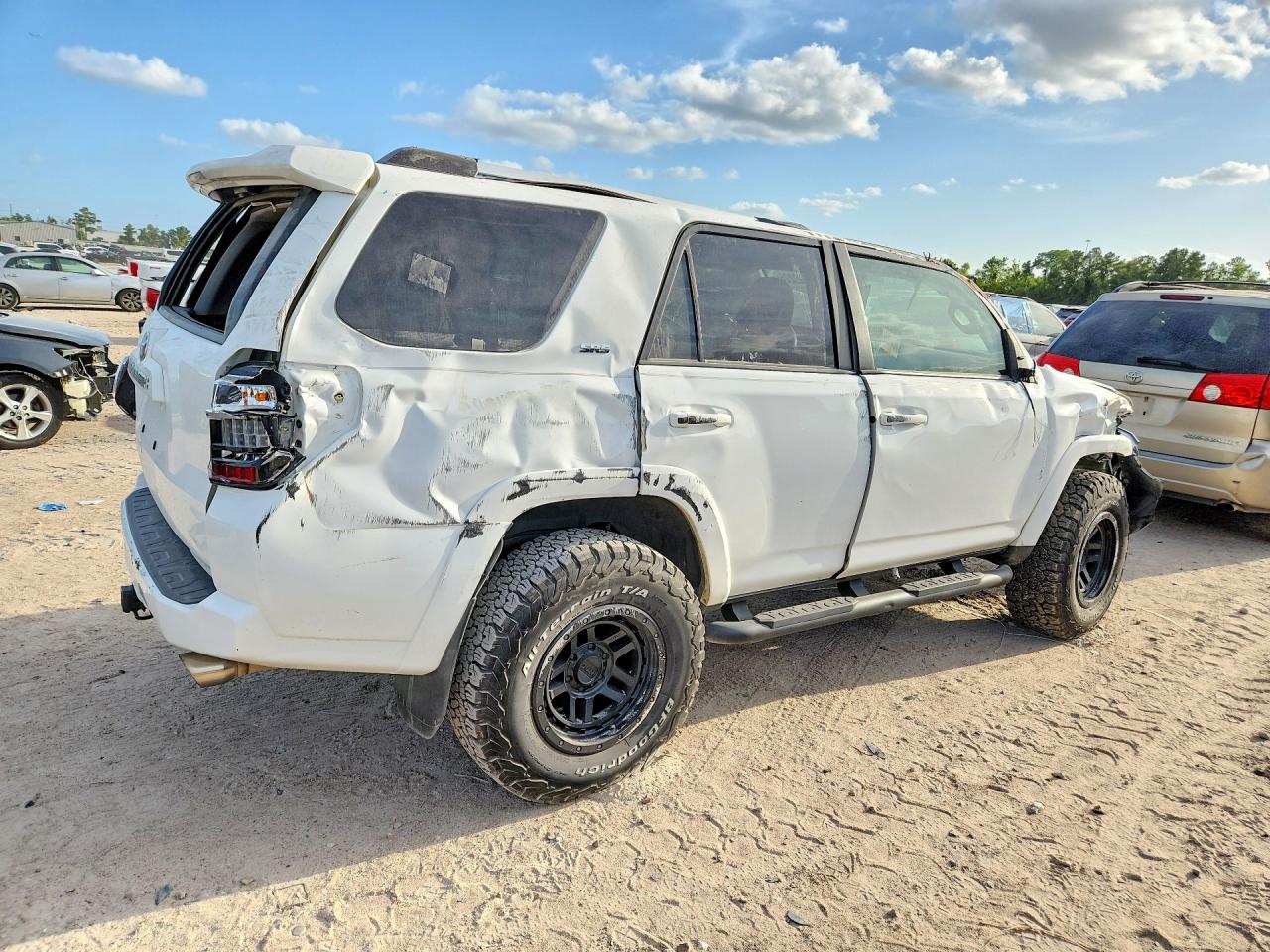 2023 TOYOTA 4RUNNER SR5 — снимка 3