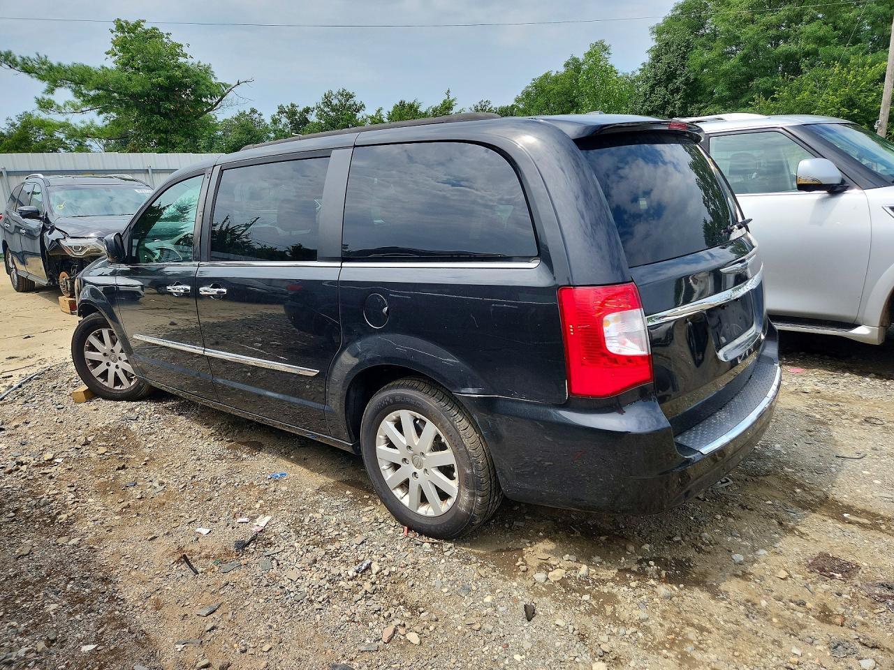 2015 CHRYSLER TOWN & COUNTRY TOURING — снимка 2