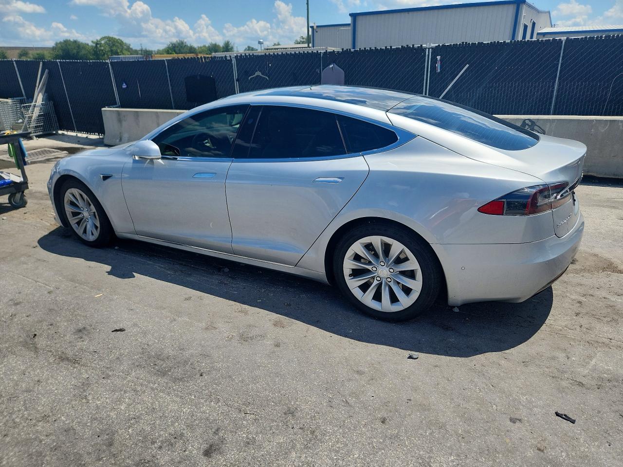 2016 TESLA MODEL S — снимка 2