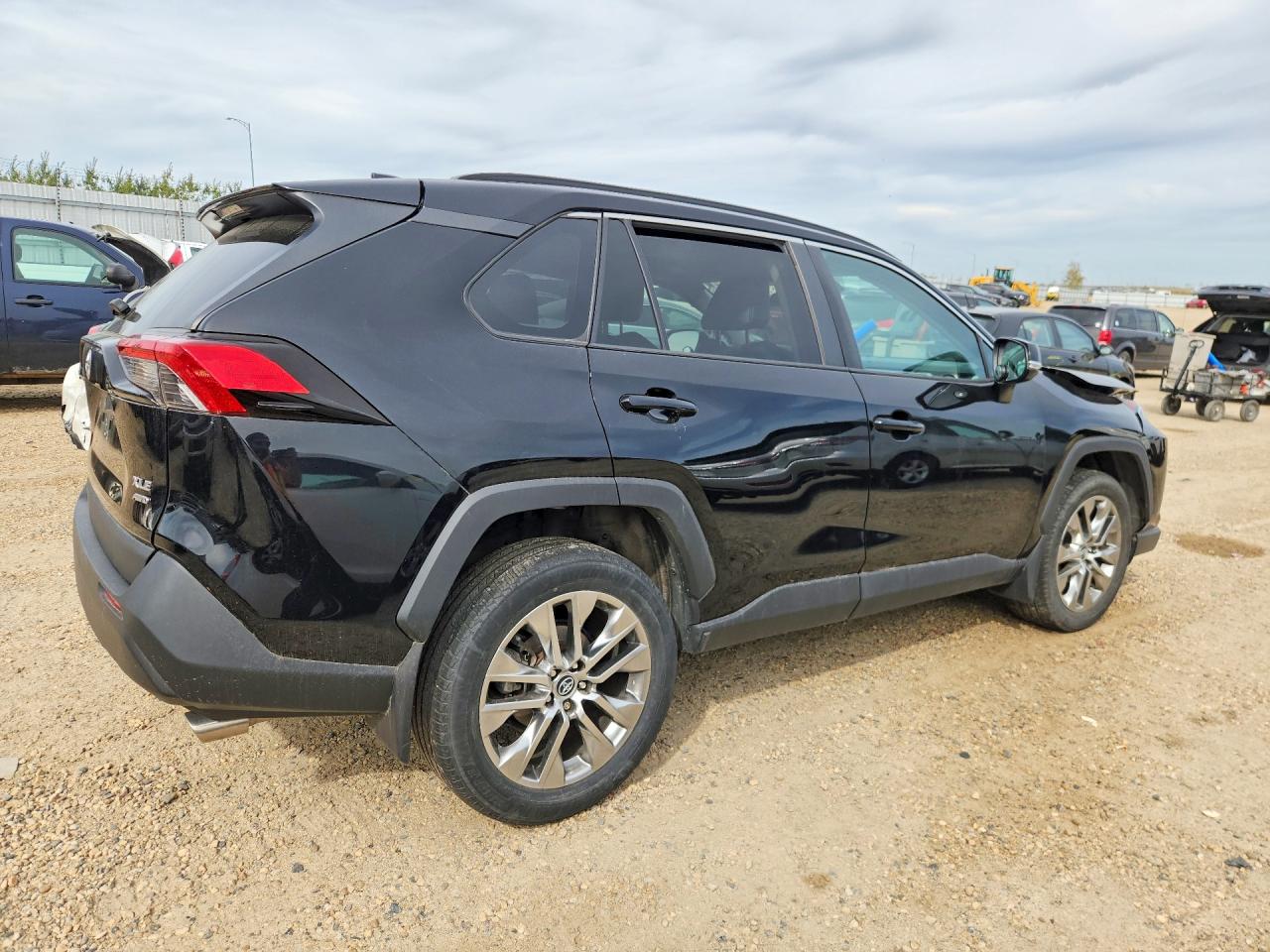 2020 TOYOTA RAV4 XLE — снимка 3