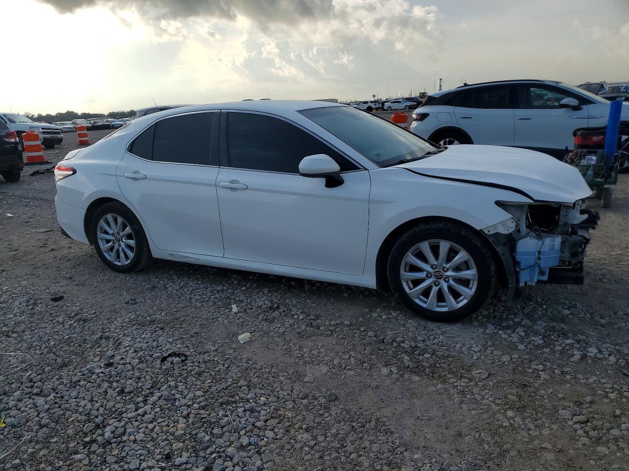 2018 TOYOTA CAMRY LE — снимка 4