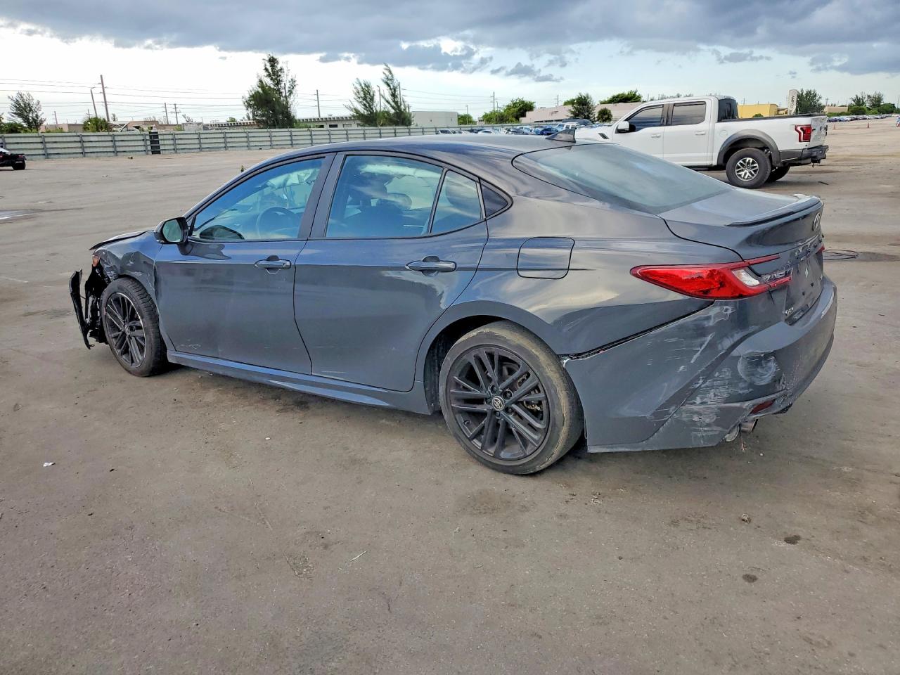 2025 TOYOTA CAMRY SE — снимка 2