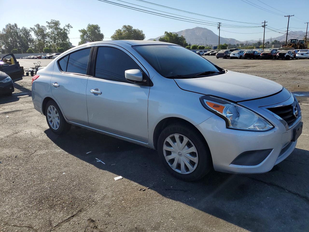 2019 NISSAN VERSA SV — снимка 4