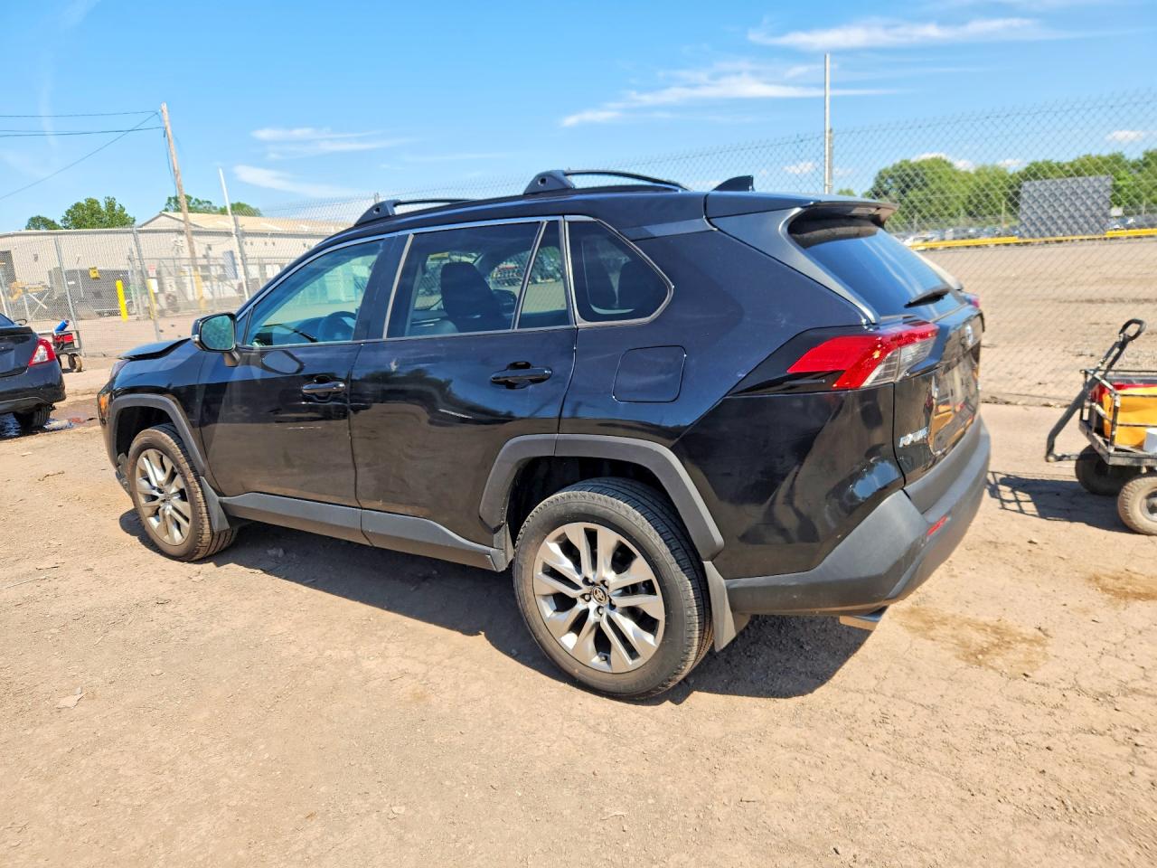 2024 TOYOTA RAV4 XLE PREMIUM — снимка 2