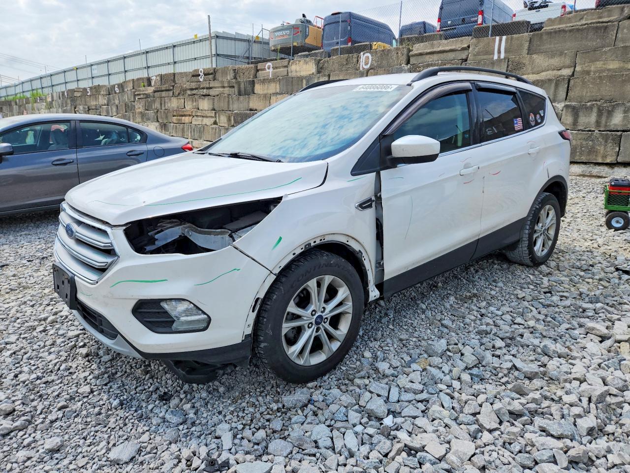 2017 FORD ESCAPE SE