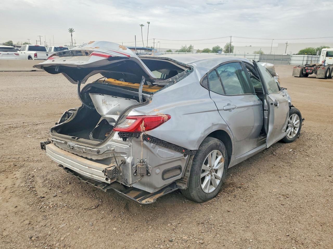 2025 TOYOTA CAMRY LE — снимка 3
