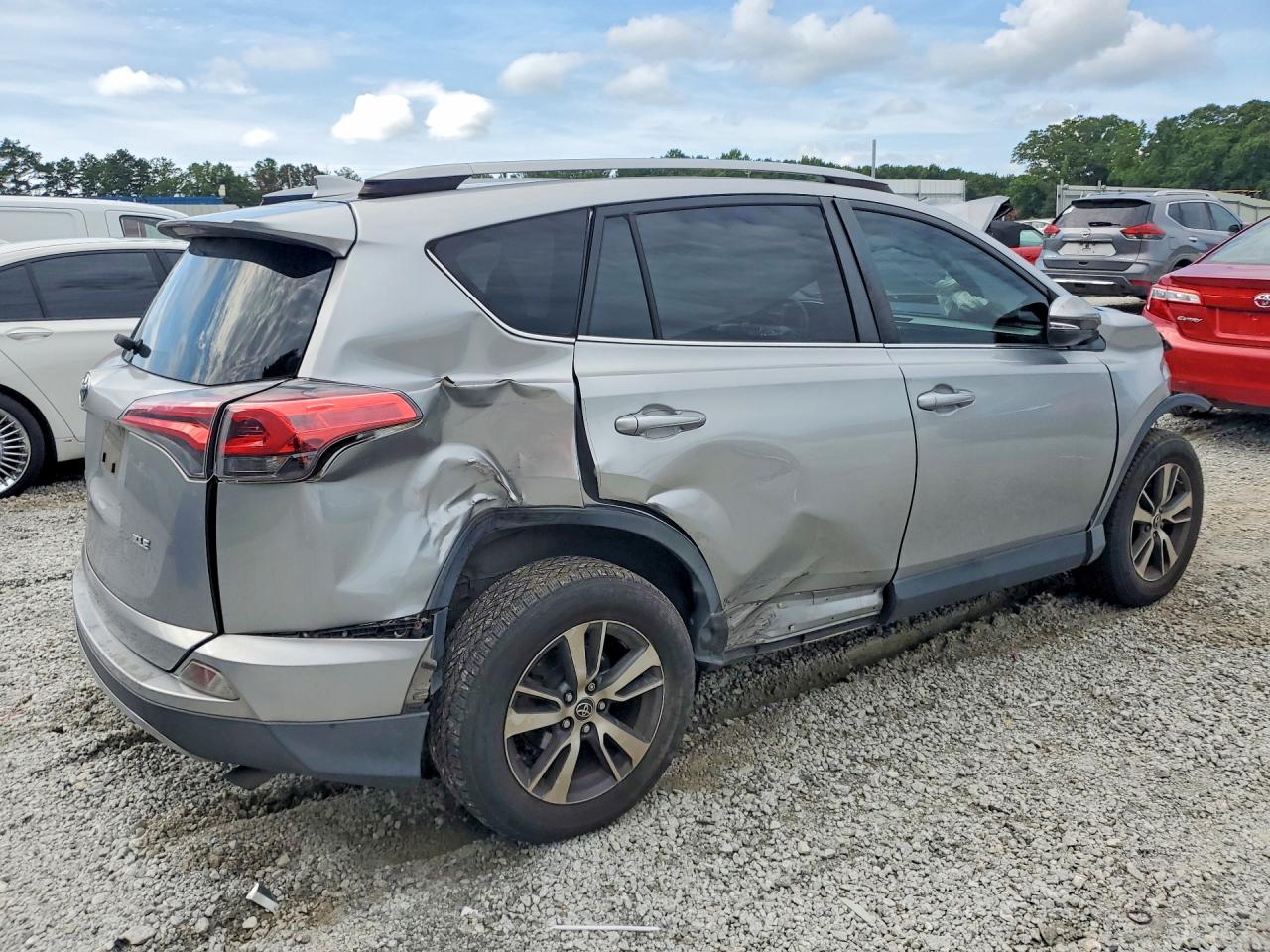 2018 TOYOTA RAV4 XLE — снимка 3