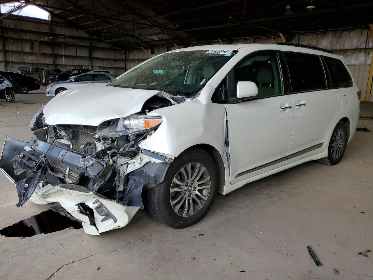 2020 TOYOTA SIENNA XLE PREMIUM 8-PASSENGER
