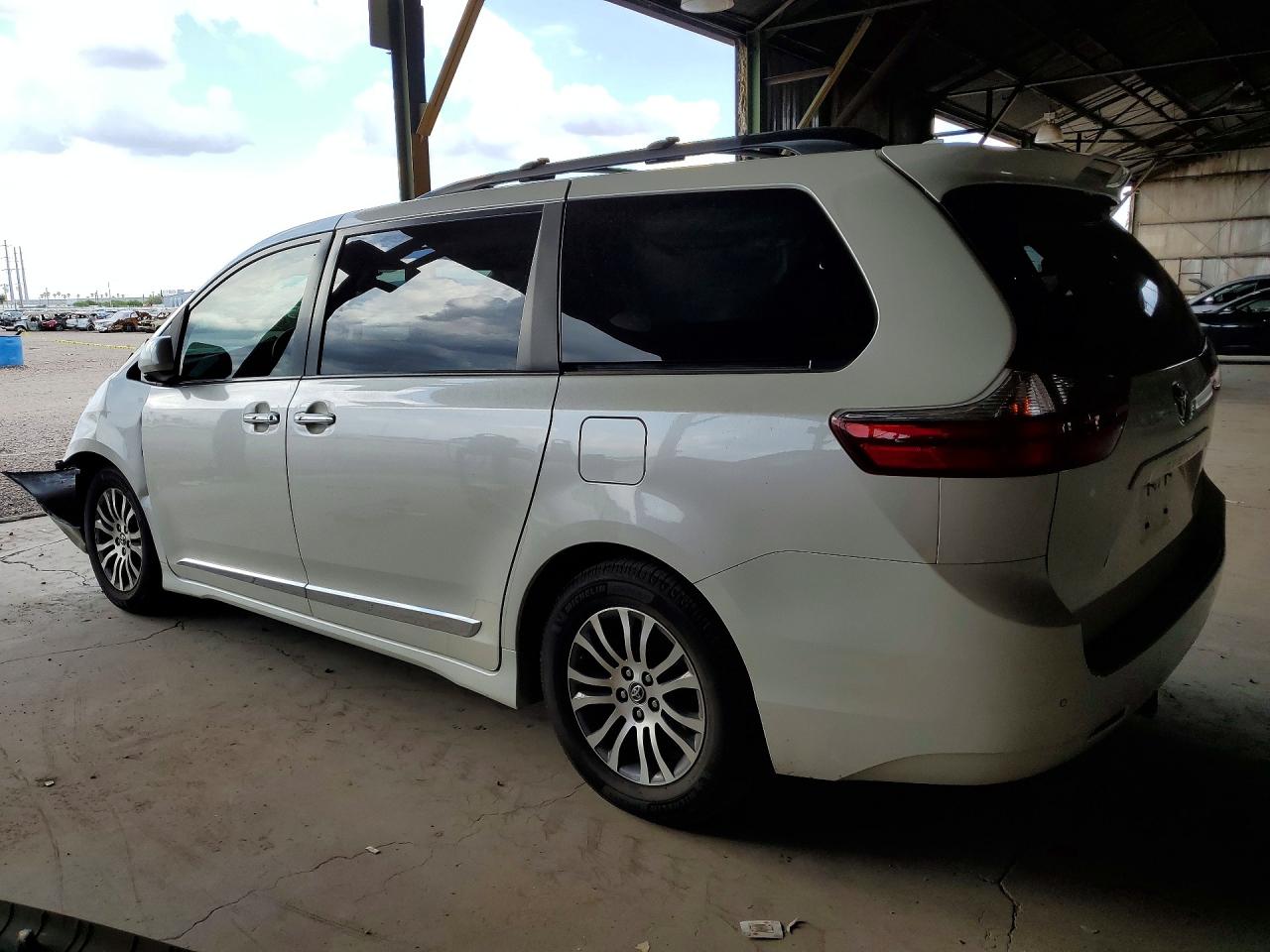 2020 TOYOTA SIENNA XLE PREMIUM 8-PASSENGER — снимка 2