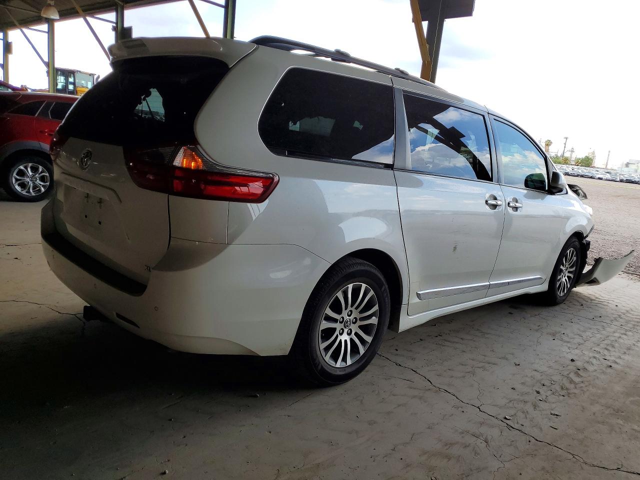 2020 TOYOTA SIENNA XLE PREMIUM 8-PASSENGER — снимка 3