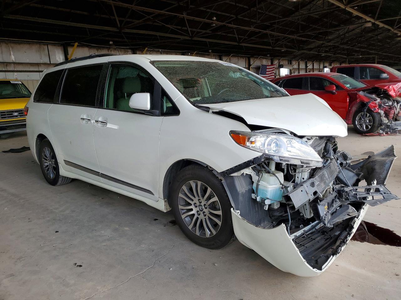 2020 TOYOTA SIENNA XLE PREMIUM 8-PASSENGER — снимка 4