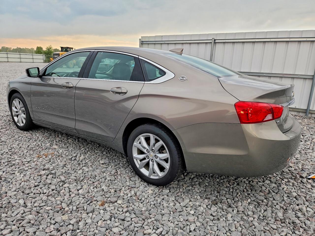 2017 CHEVROLET IMPALA LT — снимка 2