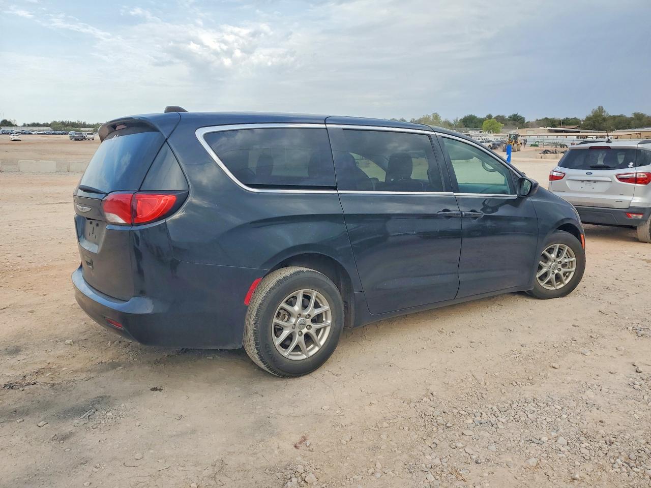2022 CHRYSLER VOYAGER LX — снимка 3