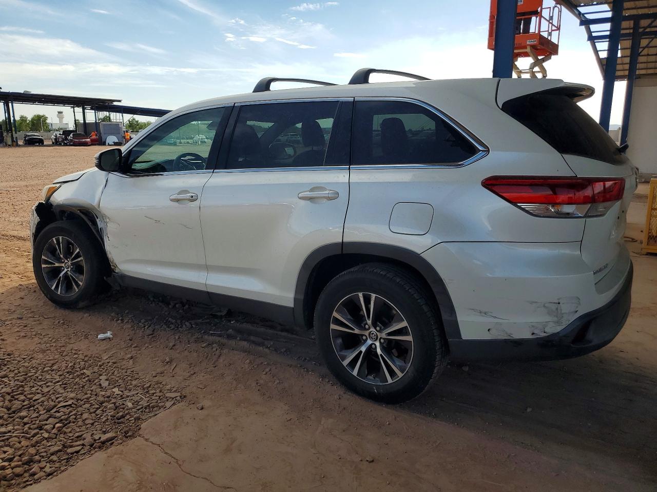 2019 TOYOTA HIGHLANDER LE — снимка 2