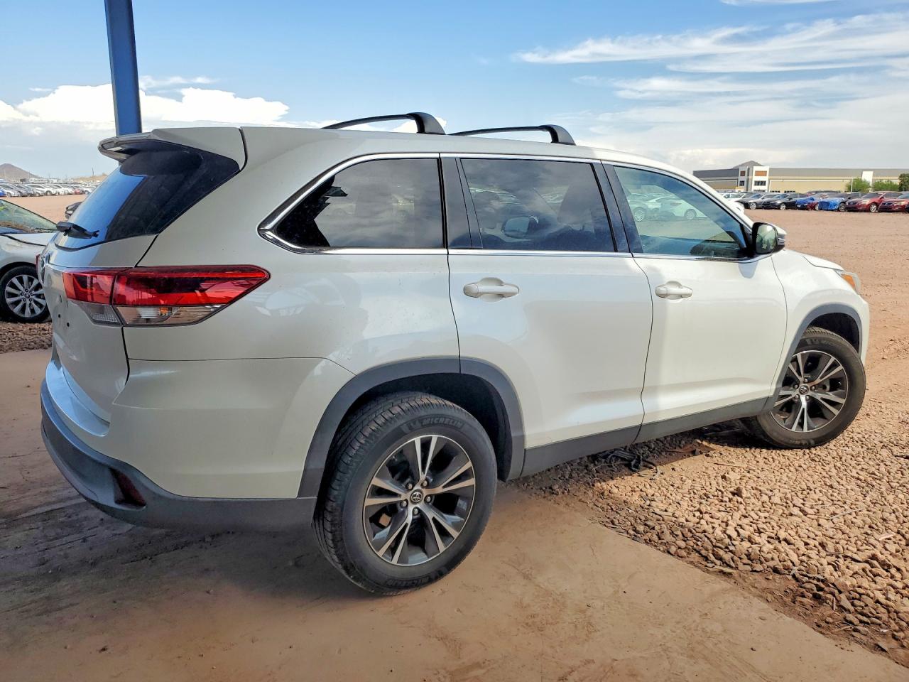2019 TOYOTA HIGHLANDER LE — снимка 3