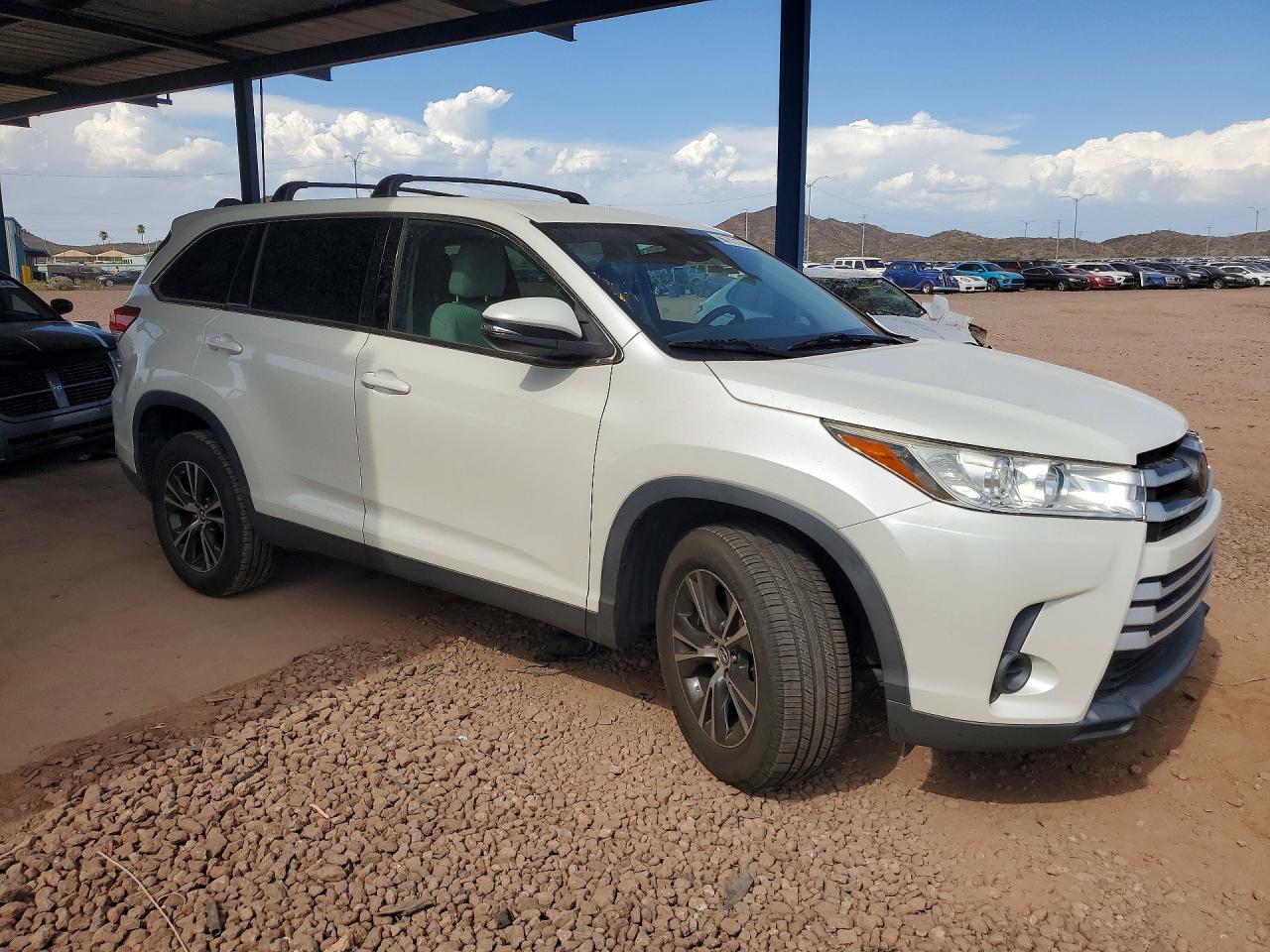 2019 TOYOTA HIGHLANDER LE — снимка 4