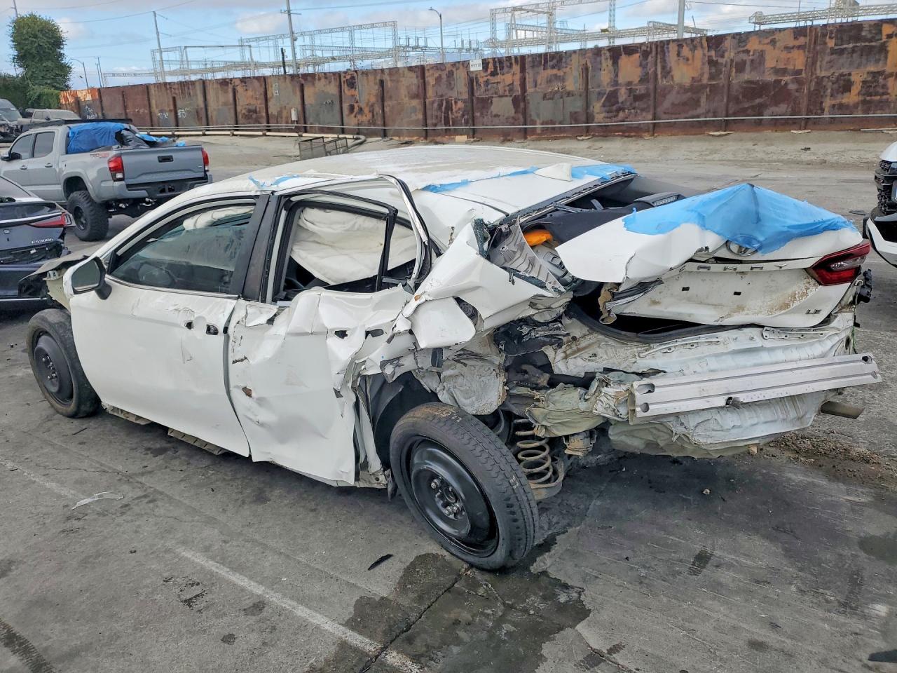 2022 TOYOTA CAMRY LE — снимка 2
