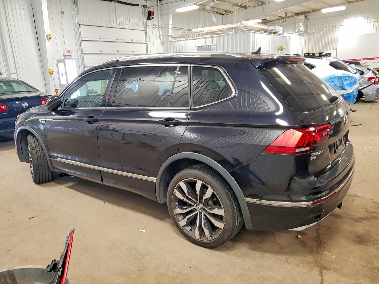 2020 VOLKSWAGEN TIGUAN SEL PREMIUM R-LINE — снимка 2