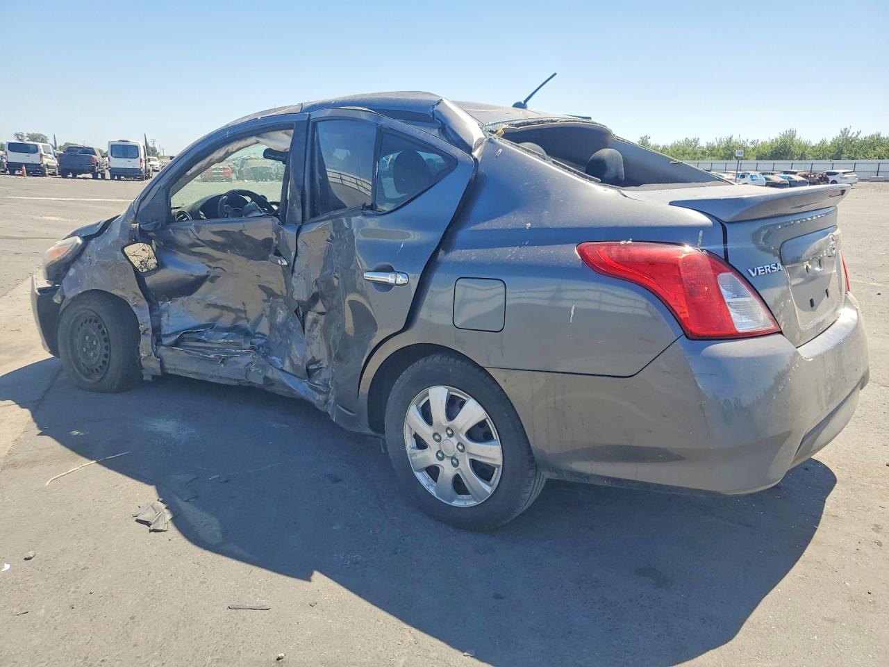 2018 NISSAN VERSA SV — снимка 2