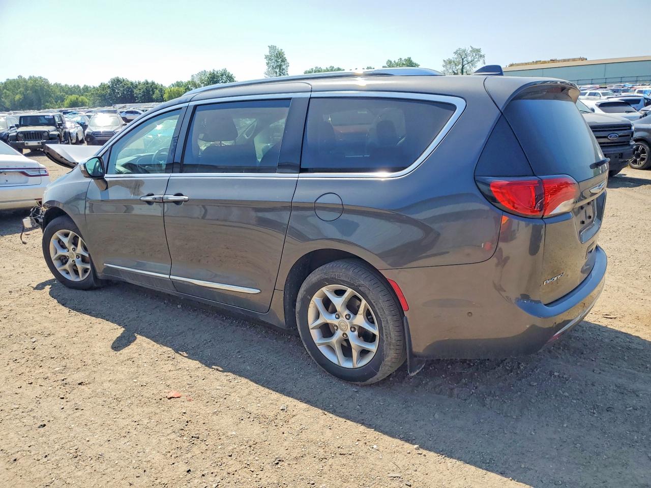 2020 CHRYSLER PACIFICA LIMITED — снимка 2