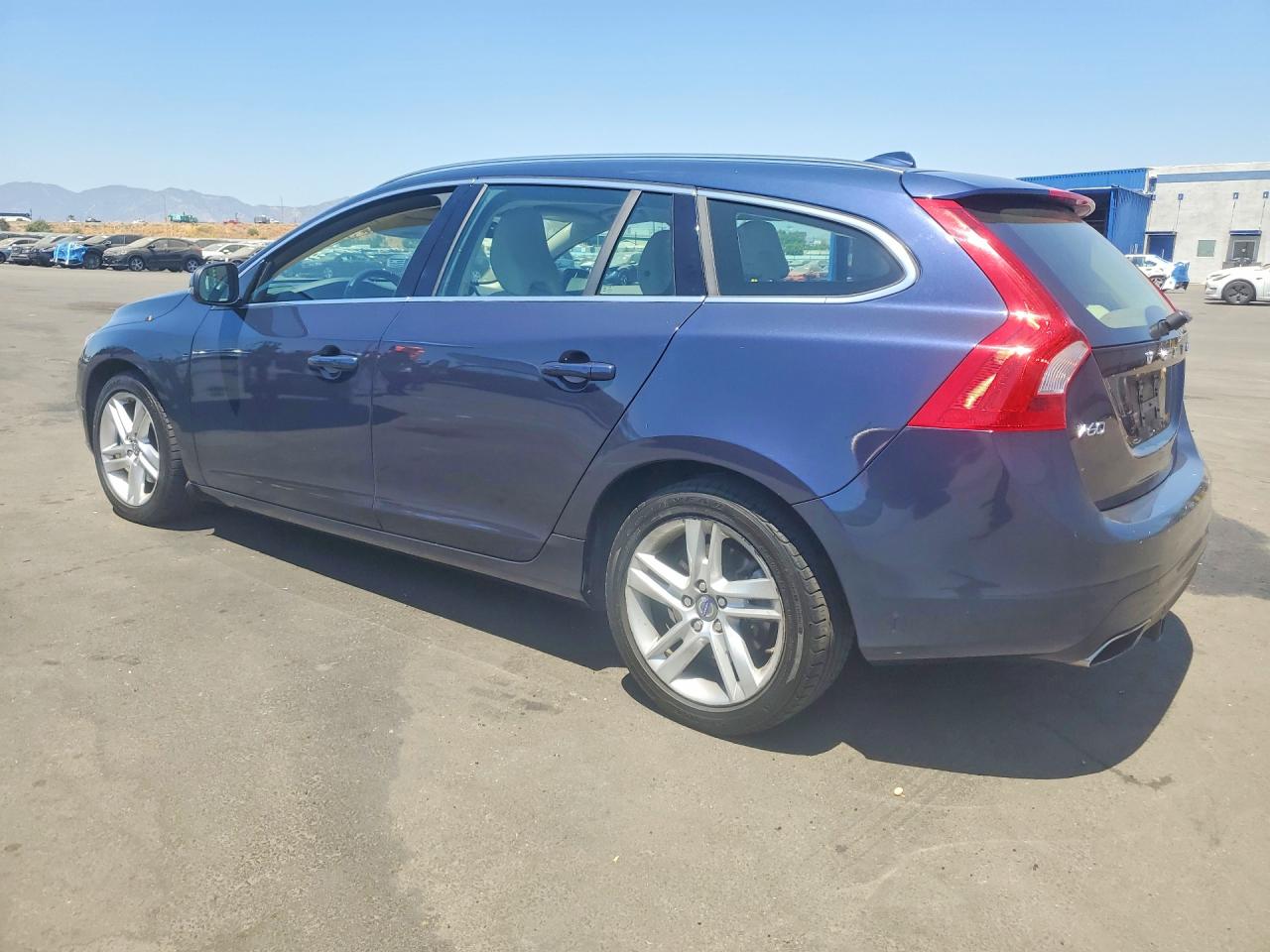 2015 VOLVO V60 PLATINUM — снимка 2