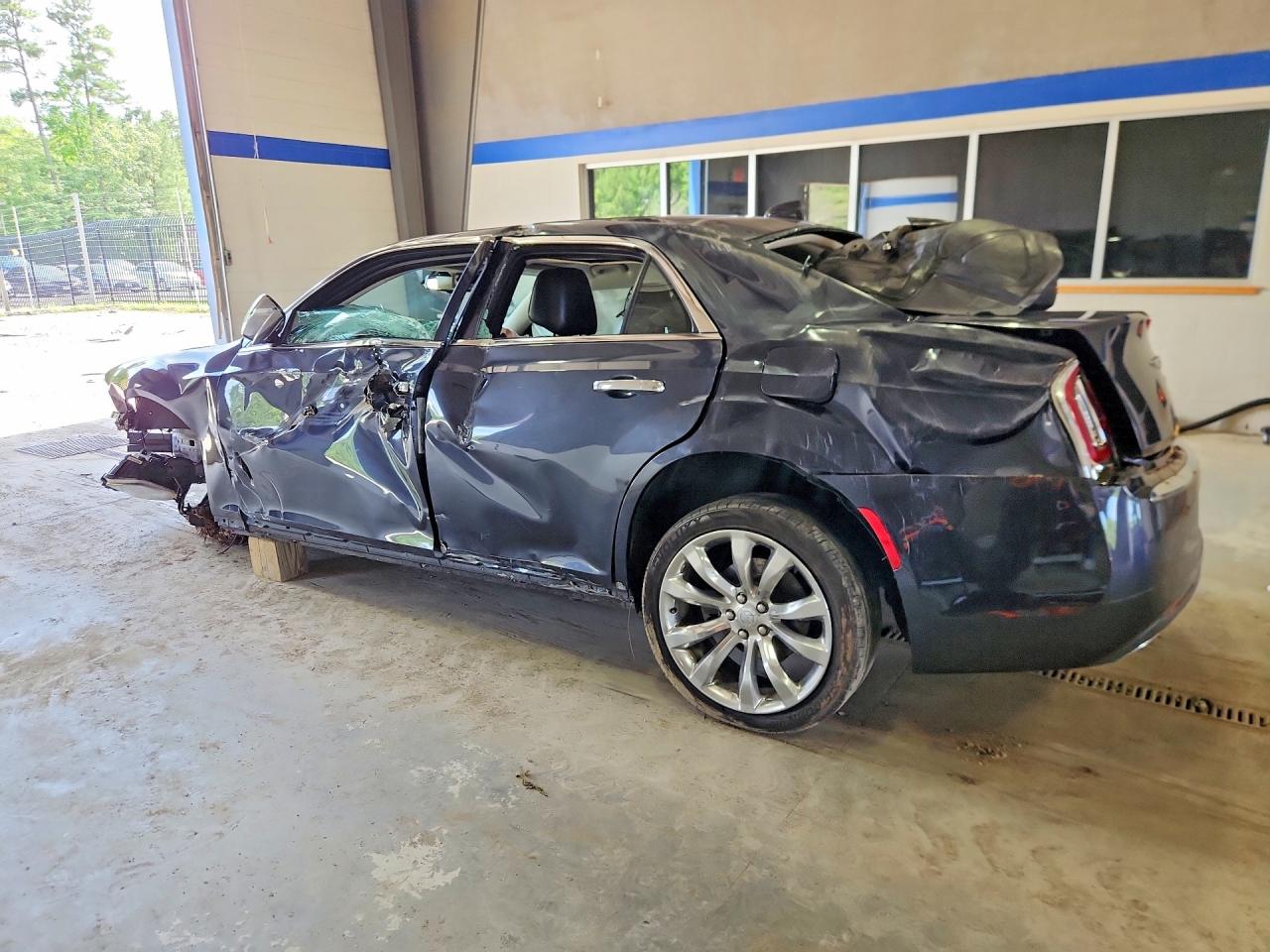 2016 CHRYSLER 300C — снимка 2