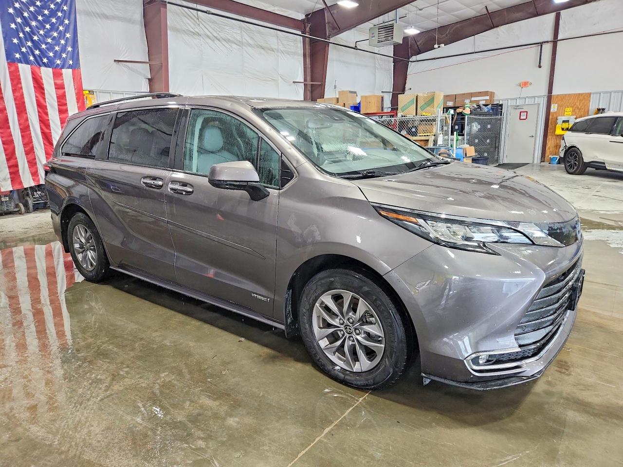 2021 TOYOTA SIENNA XLE — снимка 4