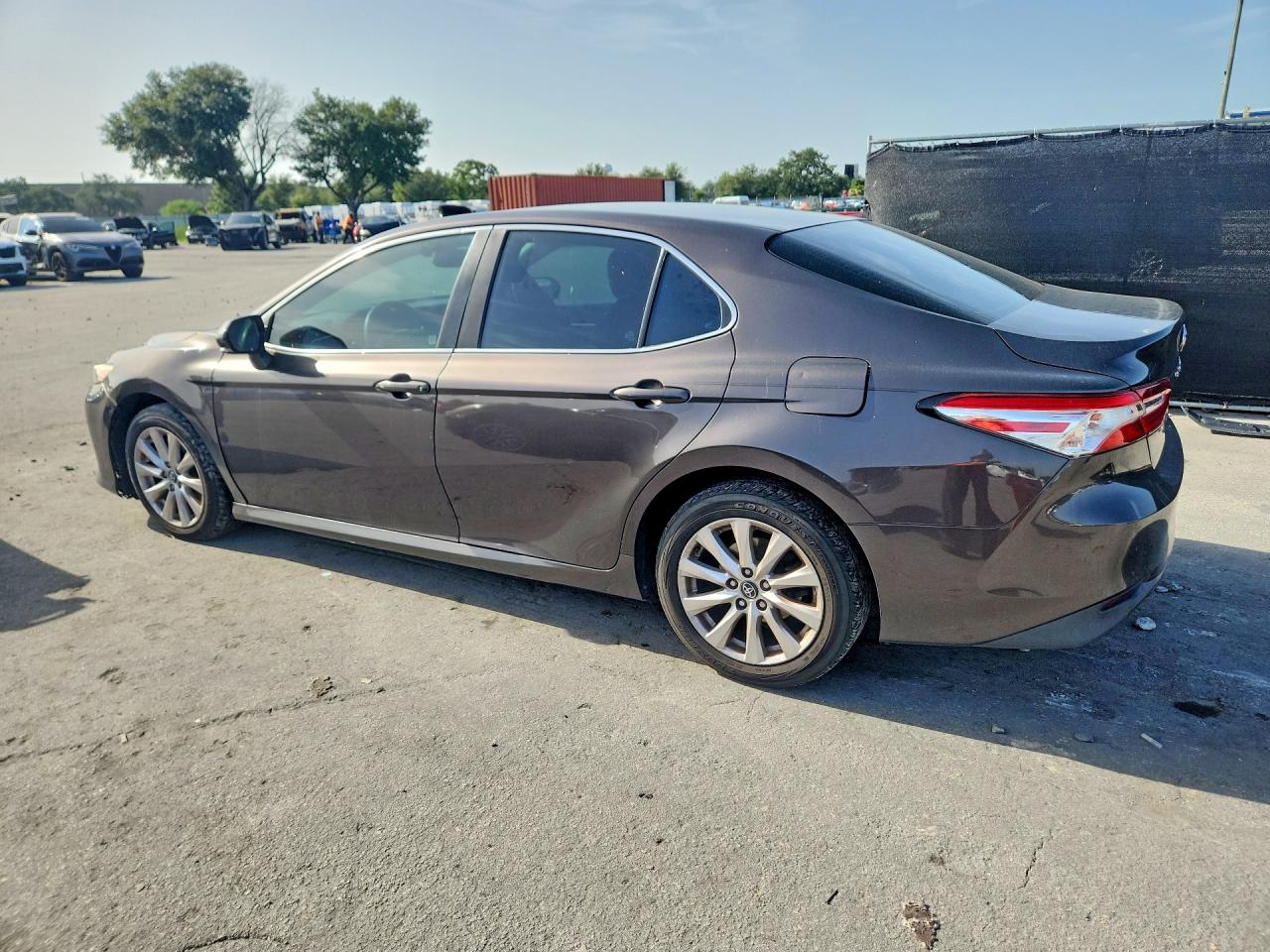 2018 TOYOTA CAMRY LE — снимка 2