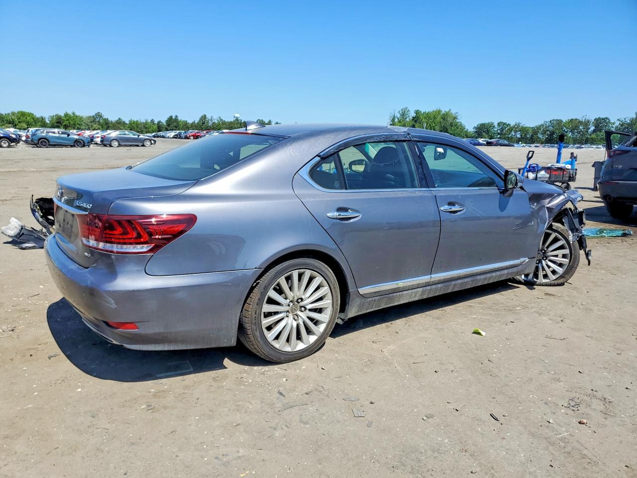 2017 LEXUS LS 460 — снимка 3