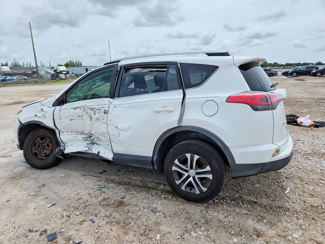 2018 TOYOTA RAV4 LE — снимка 2
