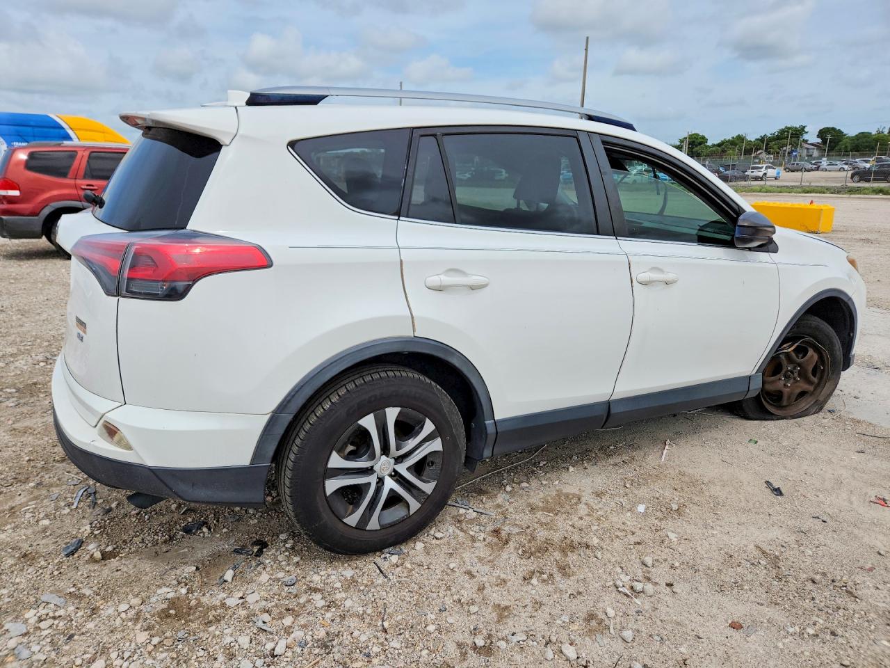 2018 TOYOTA RAV4 LE — снимка 3