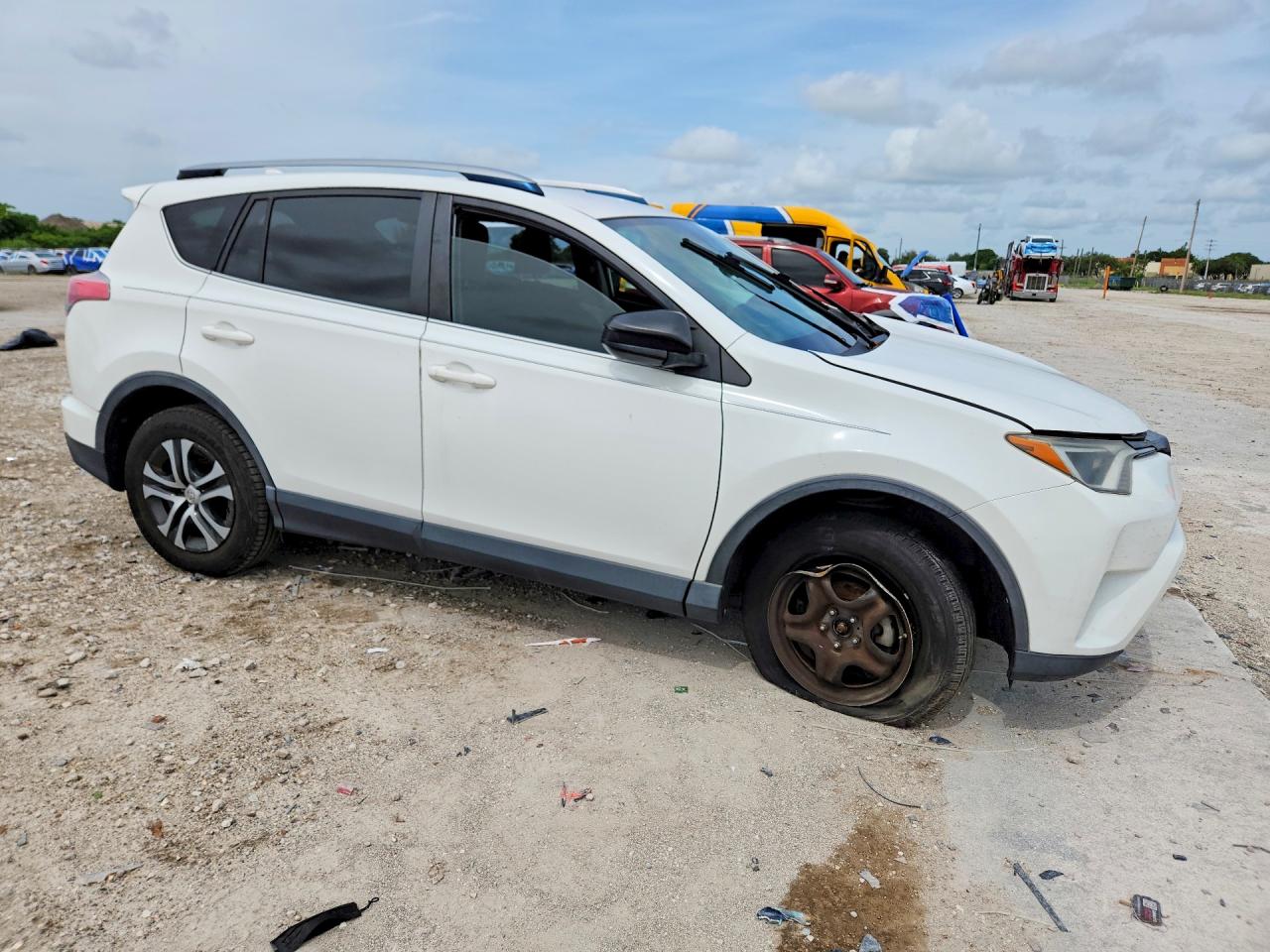 2018 TOYOTA RAV4 LE — снимка 4